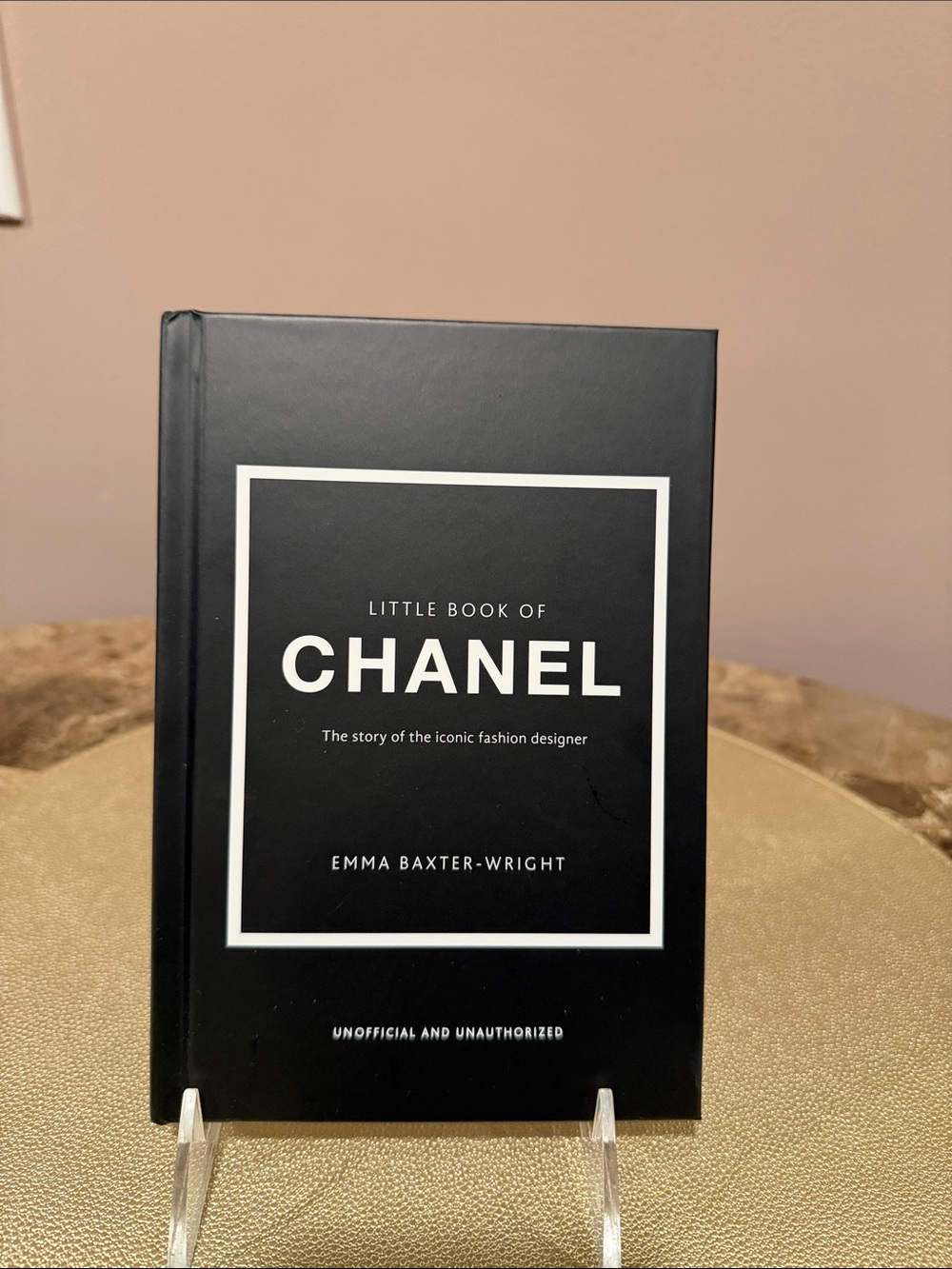 Little Book of Chanel: The Story of the Iconic Fashion Designer